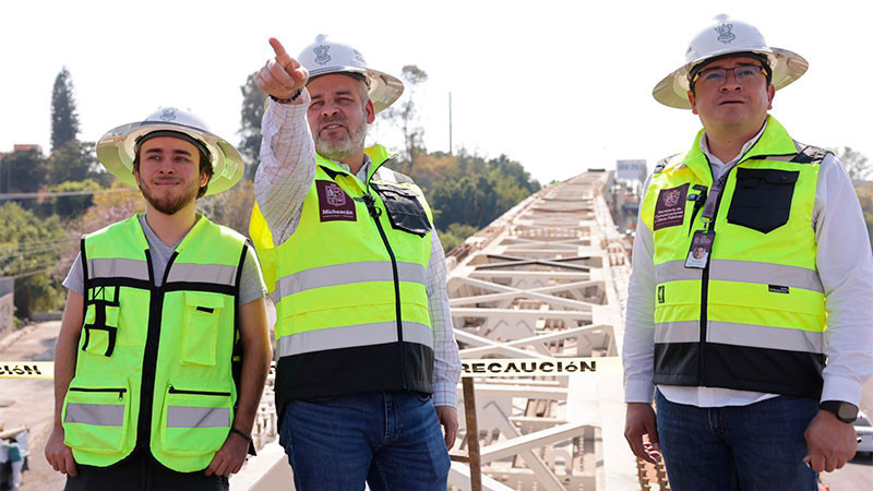 Bedolla supervisa obra del distribuidor de la salida a Pátzcuaro; registra 70% de avance  