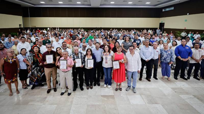 Entrega Martí Batres 300 constancias de finiquito a acreditados de FOVISSSTE en Quintana Roo, quienes ya son dueños de su vivienda 