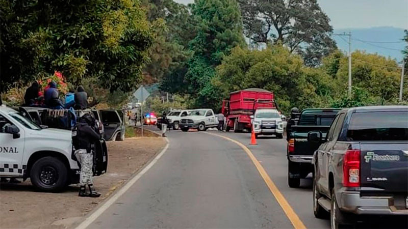 Choque en la carretera libre Uruapan-Pátzcuaro deja un hombre sin vida 