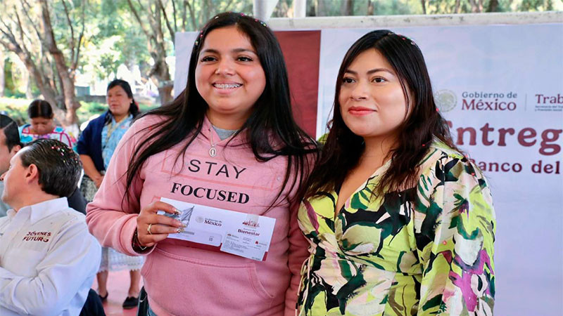 Secretaría del Trabajo entrega Tarjetas del Bienestar a jóvenes aprendices como parte del Plan Michoacán por la Paz y la Justicia 