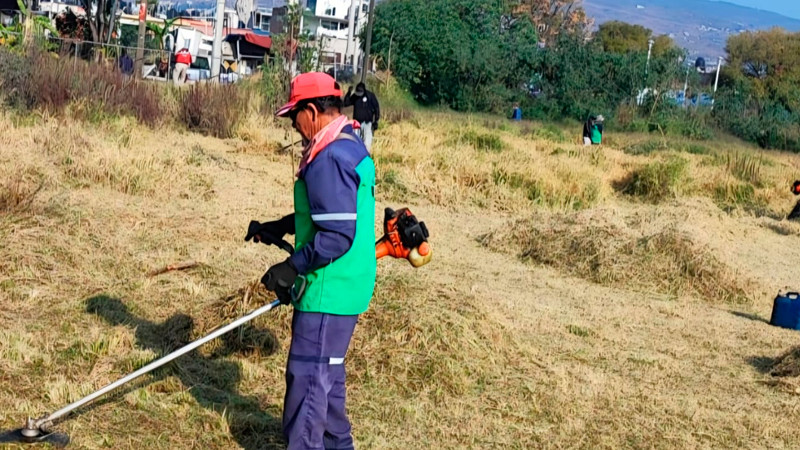 Gobierno de Morelia da mantenimiento a canchas de Hacienda Tiníjaro 