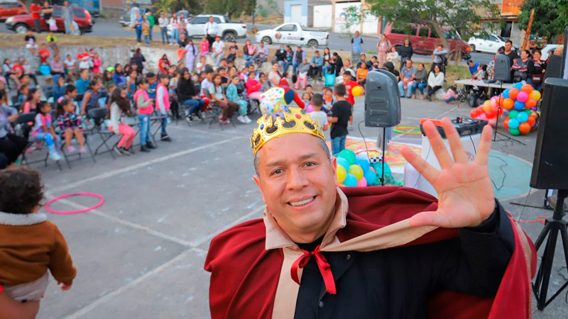 Barragán convierte plazas y colonias en espacios de paz con la tradicional rosca de Reyes de Magos 