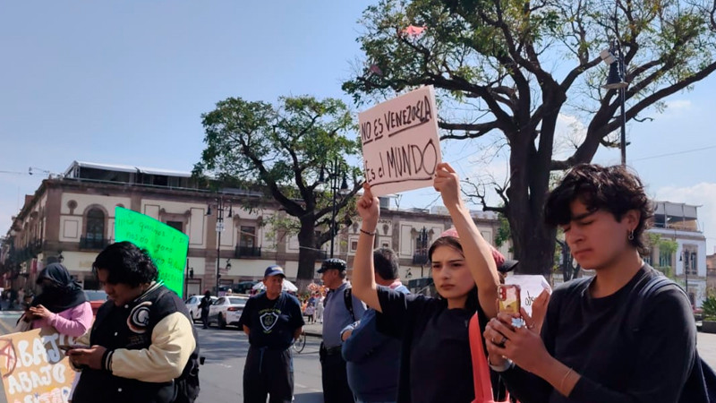 CCAOS se manifiesta en Morelia contra intervención en Venezuela; piden no relacionarlos con Morena 