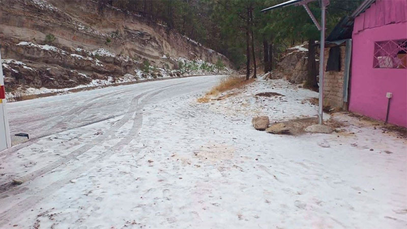 Deja segunda tormenta invernal, localidades cubiertas de nieve y bajas temperaturas en Durango 