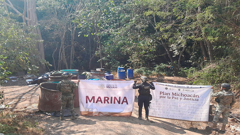 Aseguran y destruyen la GC y la SEMAR un laboratorio clandestino en Lázaro Cárdenas, Michoacán 