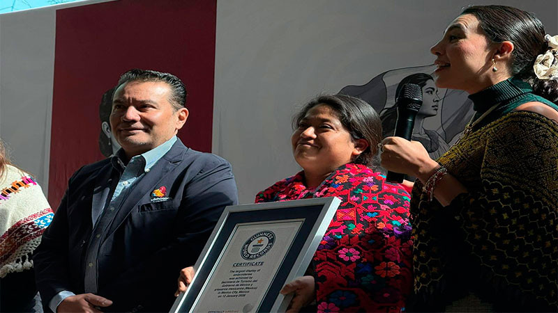 México conquista récord Guinness con bordados michoacanos y de todo el país: Sectur 
