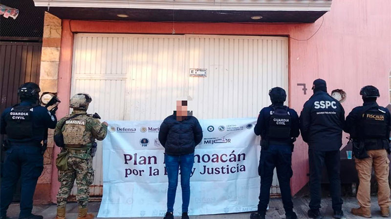 En Uruapan, Michoacán detienen a una mujer, aseguran sustancias ilícitas y equipo electrónico 