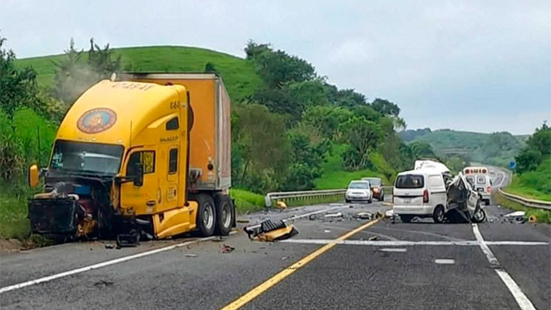 Aparatoso accidente en la autopista Totomoxtle-Paso Largo de Veracruz, deja dos personas sin vida y una lesionada  