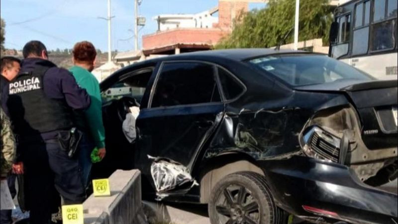 Choca contra el muro de contención en la carretera a Tequisquiapan en El Marqués, Querétaro 