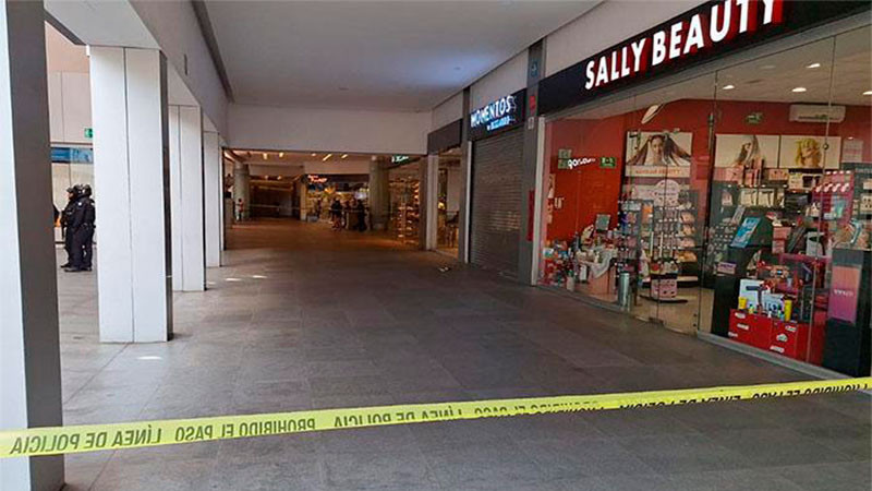 Uruapan, Michoacán: Sujetos armados asaltan joyería en Plaza Ágora, realizaron disparos para amedrentar 