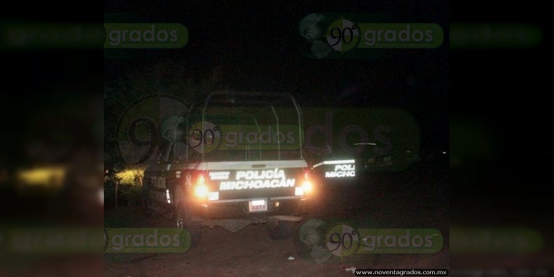 Vuelcan sicarios durante persecución y balacera, en Apatzingán - Foto 1 