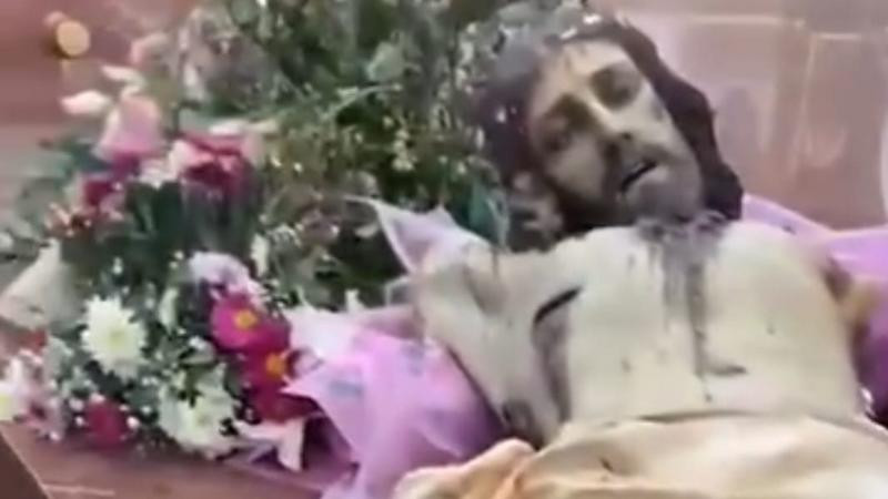 Iracundo sujeto ingresa a un templo en Chavinda, Michoacán y ocasiona destrozos; fue detenido 