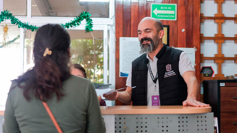 Semigrante ofrece traducciones gratuitas de documentos oficiales 