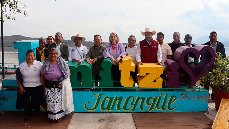 Michoacán y Federación dan inicio al programa Rutas Mágicas de Color en Janitzio: Sectur 