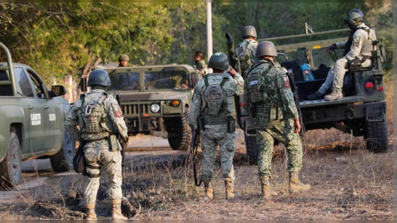 Estalla mina al paso de convoy militar en Apatzingán, Michoacán: Hay dos soldados heridos  