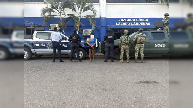 Detienen a mujer con estupefaciente sintético durante operativo conjunto en Lázaro Cárdenas, Michoacán  