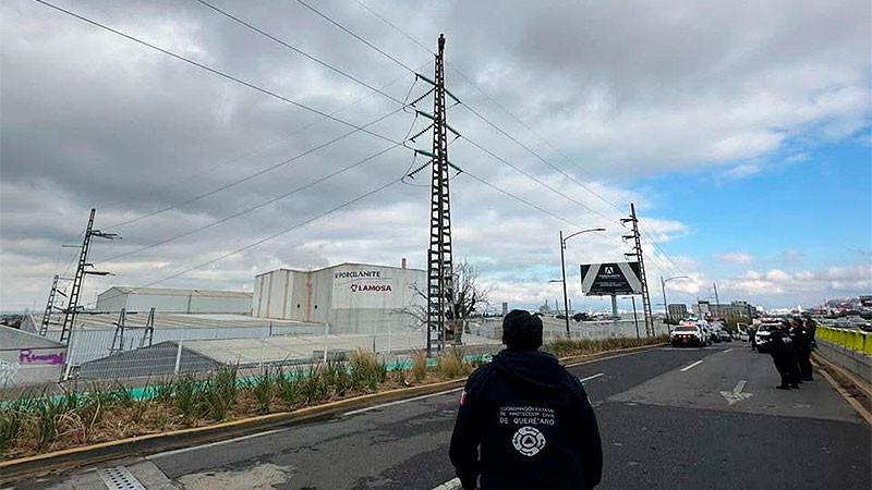 Sujeto cae de una torre de energía eléctrica en Paseo 5 de Febrero en el municipio de Querétaro; se encuentra grave 