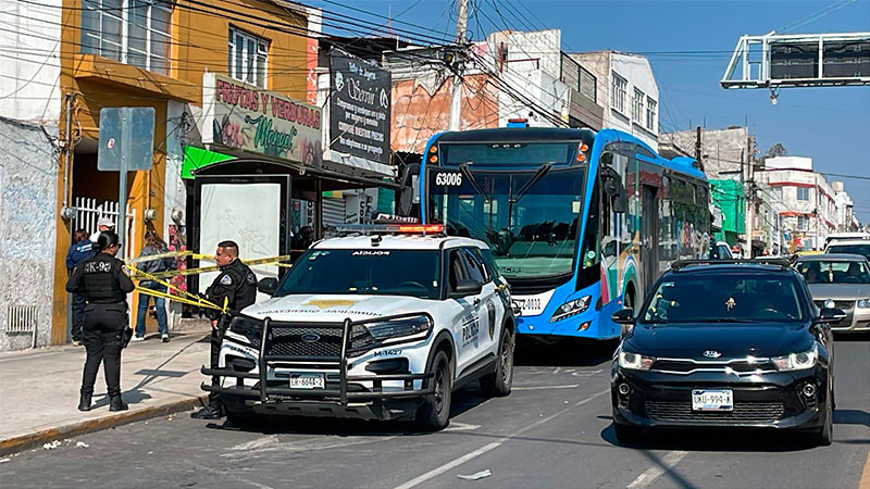 Hombre de la tercera edad fallece al interior de una unidad de Qrobus sobre avenida Corregidora  