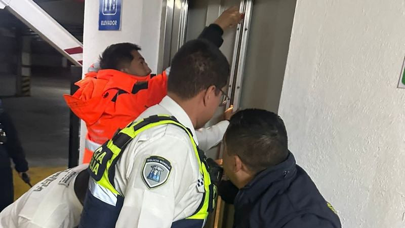 En Morelia, Michoacán. persona queda atrapada en un elevador; todo quedó en un susto 