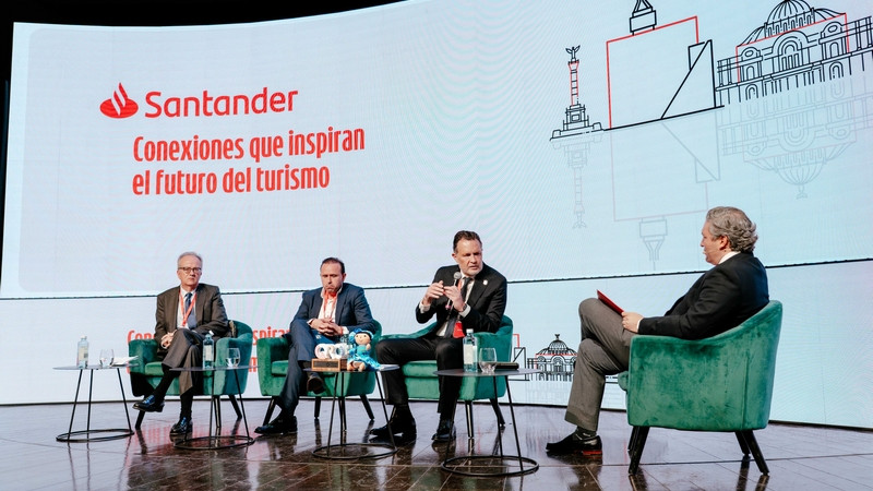 Participa gobernador de Querétaro en foro para impulsar inversión hotelera, cultural y de negocios 