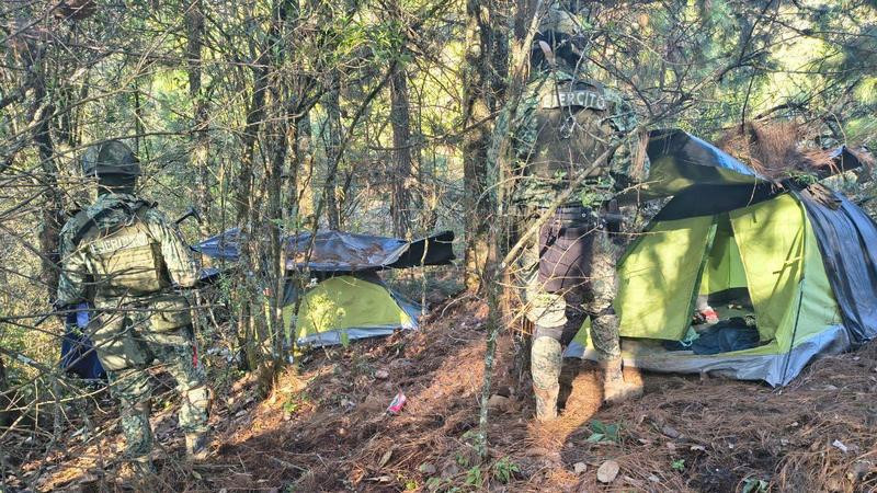 En Salvador Escalante, Michoacán, la SSP “revienta” 2 campamentos ilícitos y asegura 2 vehículos 