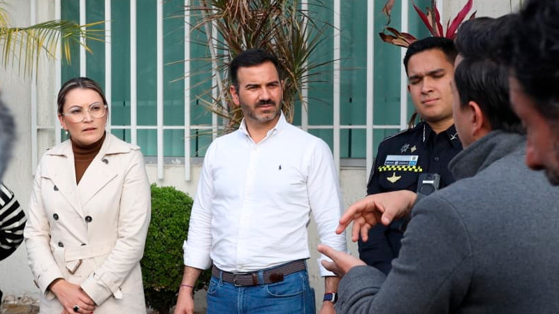 Yankel Benítez sostiene diálogo cercano con vecinos de Lomas de Vista Bella 