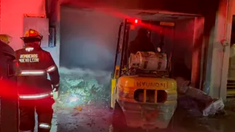 Incendio devasta bodega de reciclaje de plástico en Escobedo, Nuevo León 