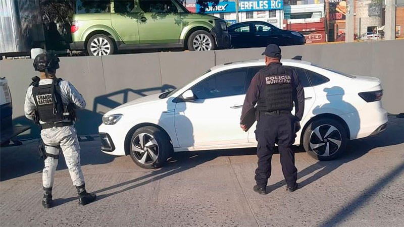 Recuperan dos vehículos con reporte e indicios de robo en Celaya, Guanajuato 