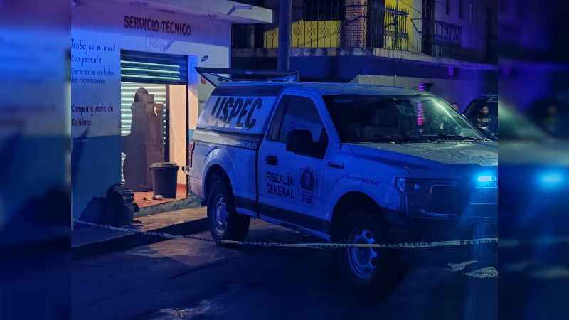 Ultiman a hombre dentro de taller eléctrico en la plaza de San Nicolás Obispo, Morelia, Michoacán 