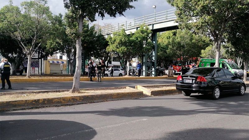 En Morelia, Michoacán: Individuo se arroja de un puente en Calzada La Huerta; resultó lesionado 