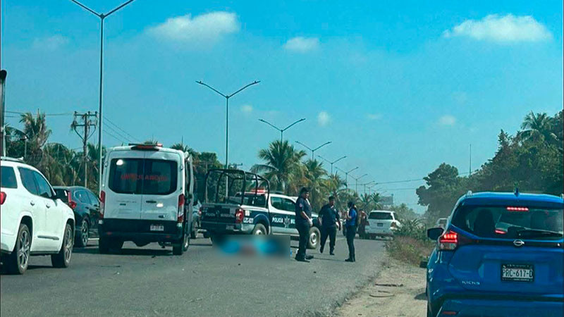 En Lázaro Cárdenas, Michoacán: Fallece motociclista tras ser arrollado 
