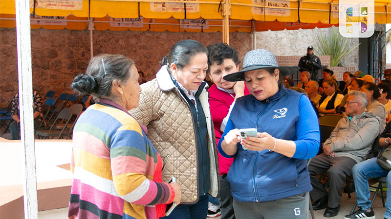 Jeovana Alcántar, recibió al grupo de 37 ciudadanos que realizaron su primer trámite para la obtención de visa dentro del Programa Reencuentro Familiar 