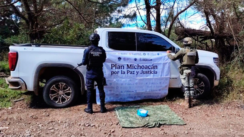 En Pátzcuaro, Michoacán: Asegura la GC una camioneta y sustancias ilícitas 