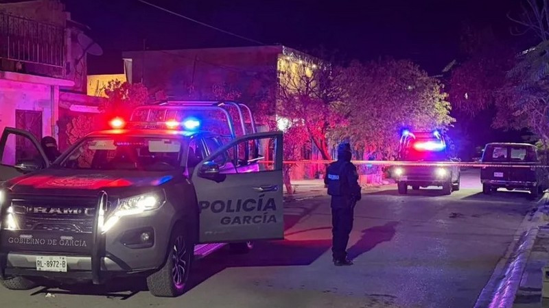Balean a mujer en calles de García, Nuevo León 