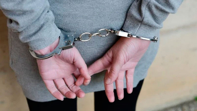 En Apatzingán, Michoacán: Detienen a mujer, presunta responsable de extorsionar a tres comerciantes 