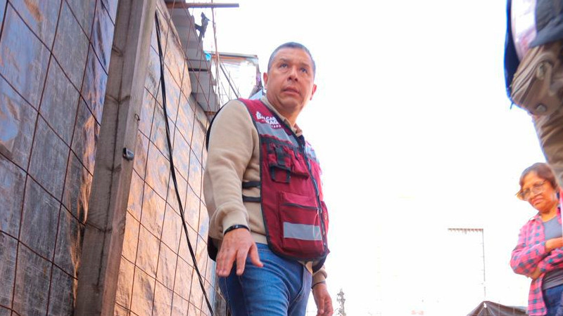 Barragán denuncia riesgos graves y privilegios al concesionario del estacionamiento del mercado Independencia 