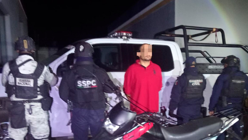 En Uruapan, Michoacán detienen a hombre que traía una  motocicleta con reporte de robo  