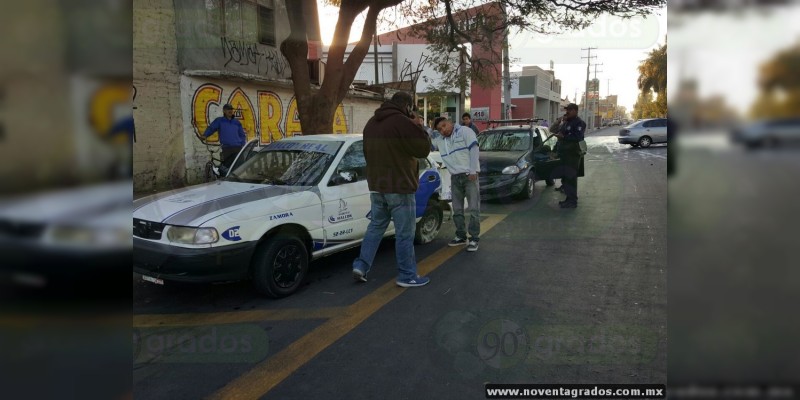 Fuerte choque en Zamora, Michoacán, deja un herido - Foto 0 