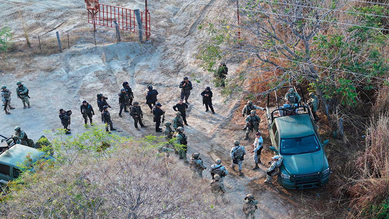 En Apatzingán, Michoacán: Detienen a dos sujetos y aseguran armas, municiones, explosivos y equipo táctico 