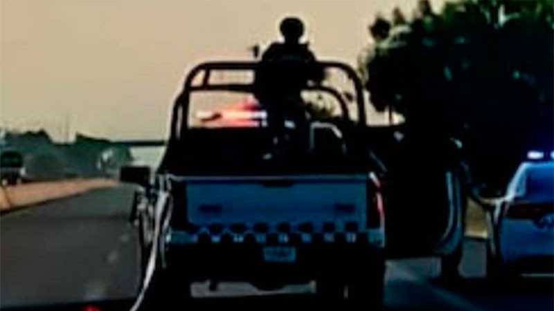 Accidente deja un motociclista fallecido y otra persona herida sobre la carretera Apatzingán-Cuatro Caminos 