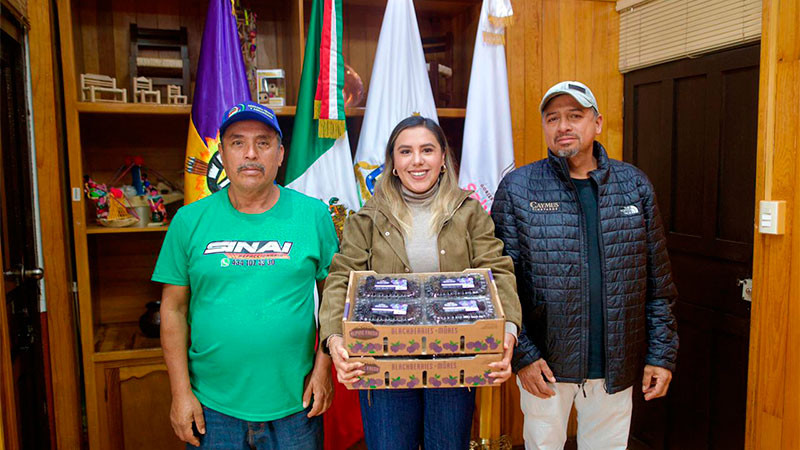 Dayana Pérez Mendoza fortalece el diálogo con representantes ejidales de Santa Rosa 