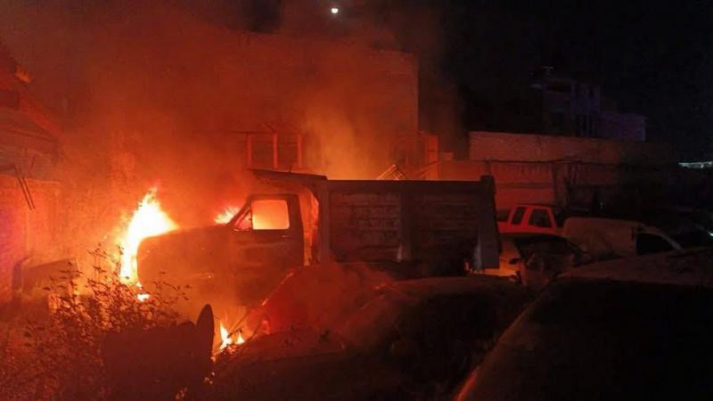 Se incendia taller mecánico en Morelia, Michoacán 