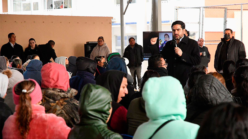 Comparte Agustín Dorantes detalles de la Ley Kuri en escuela primaria de San Juan del Río, Querétaro 