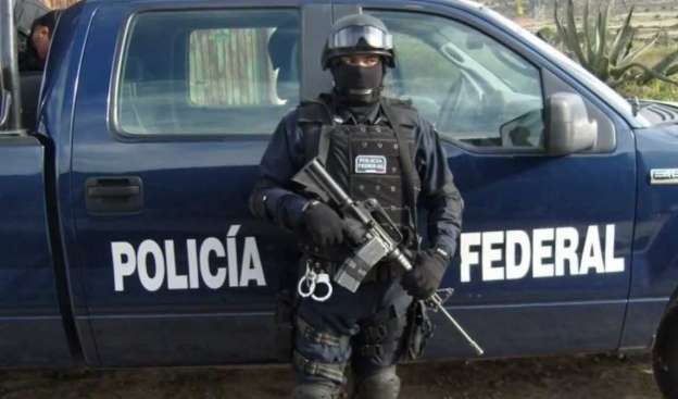 Hallan cinco cadáveres en La Unión, Guerrero, y civiles armados se los llevan 