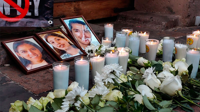 Exigen justicia frente a Palacio de Gobierno por triple homicidio de familia intérprete de Lengua de Señas Mexicana 