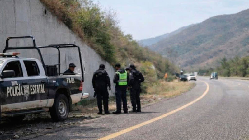 Localizan cadáver a la orilla de la autopista Siglo XXI, en la Unión, Guerrero 