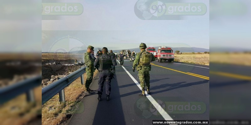 Chocan tráileres en la carretera Morelia-Salamanca; hay dos muertos - Foto 1 
