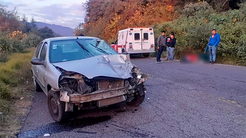 Fallece motociclista tras chocar contra un vehículo en Zitácuaro, Michoacán  