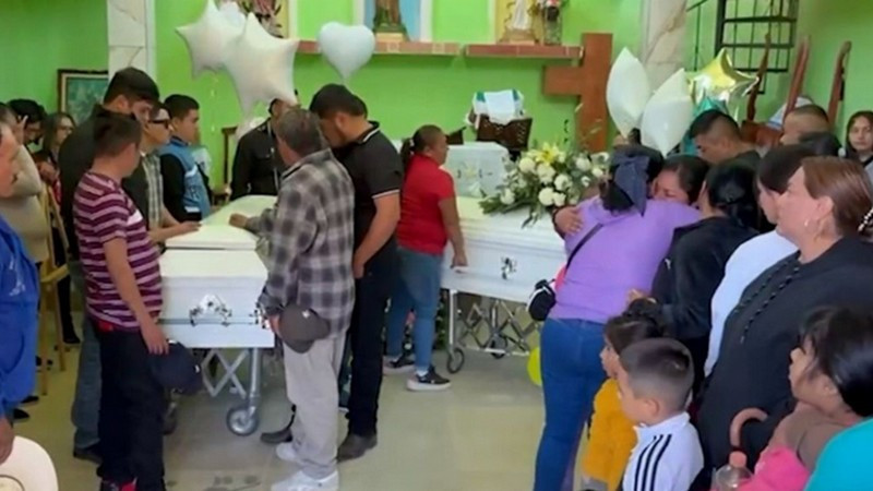 Dan último adiós a dos víctimas de la masacre en cancha de futbol de Salamanca, Guanajuato 