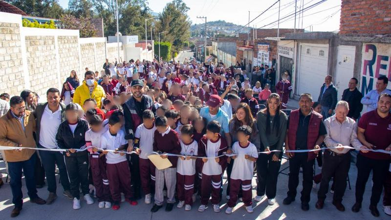 Alexis Velázquez entrega obra de la calle Chapultepec en la Primaria José María Morelos 